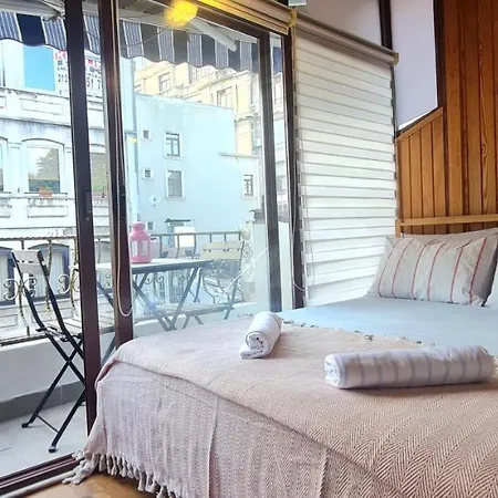 Apartment Galata Duplex Apt. *balcony* 1 Min To Metro Stn.