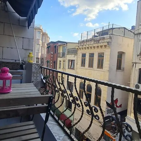 Galata Duplex Apt. *balcony* 1 Min To Metro Stn. Apartment *